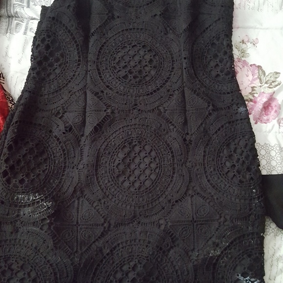 Dresses - Picture 2 of 6